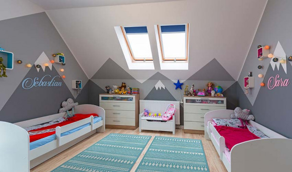 Bezpieczna zabawa na podłodze - co wybrać do pokoju dziecka?